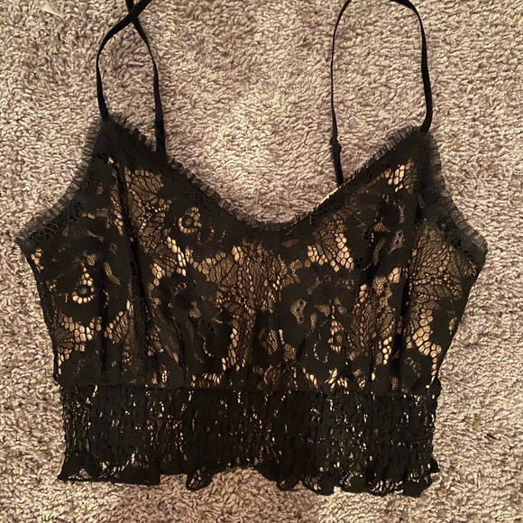 Black lace crop top - Picture 3 of 3